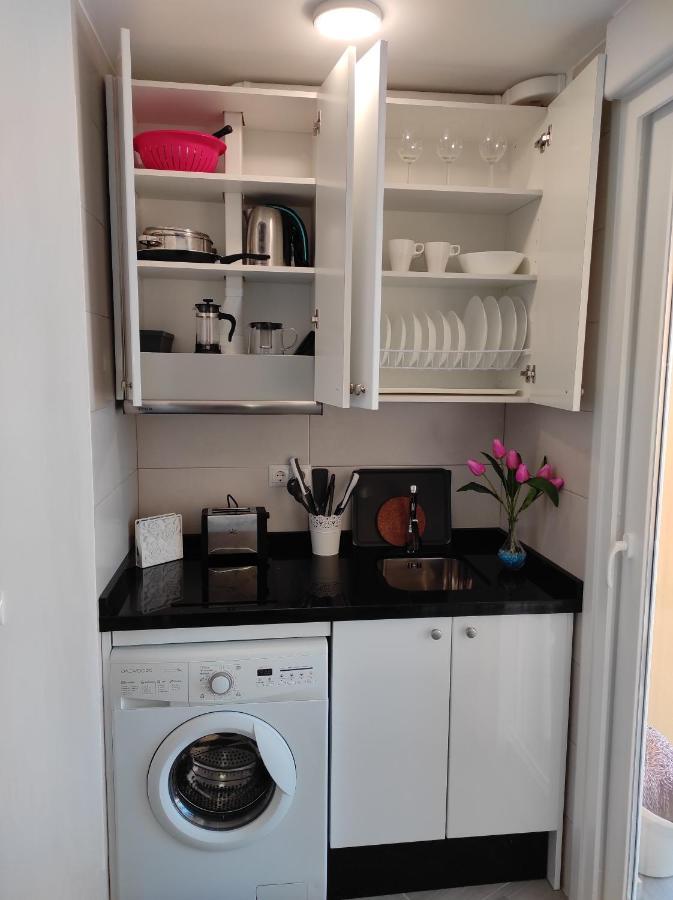 Estudio recién reformado en primera línea de playa Apartamento Benalmádena Exterior foto