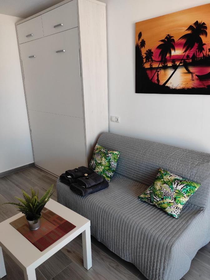 Estudio recién reformado en primera línea de playa Apartamento Benalmádena Exterior foto