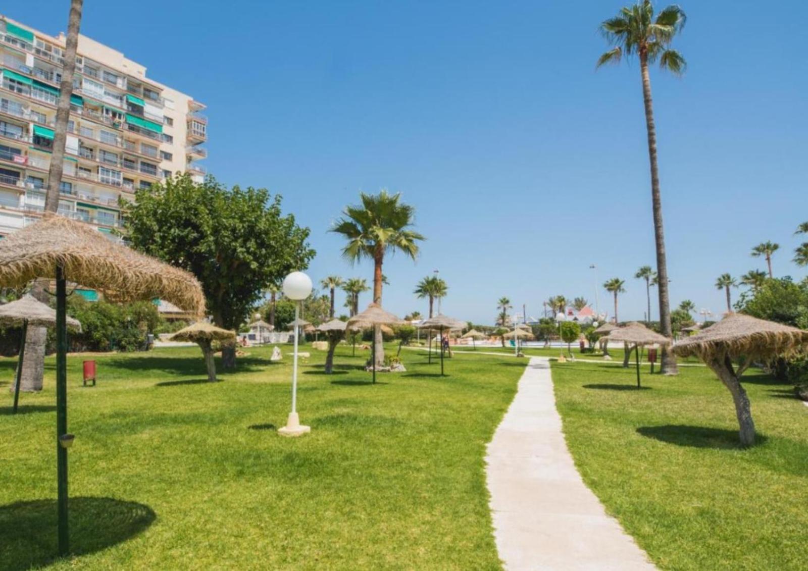 Estudio recién reformado en primera línea de playa Apartamento Benalmádena Exterior foto