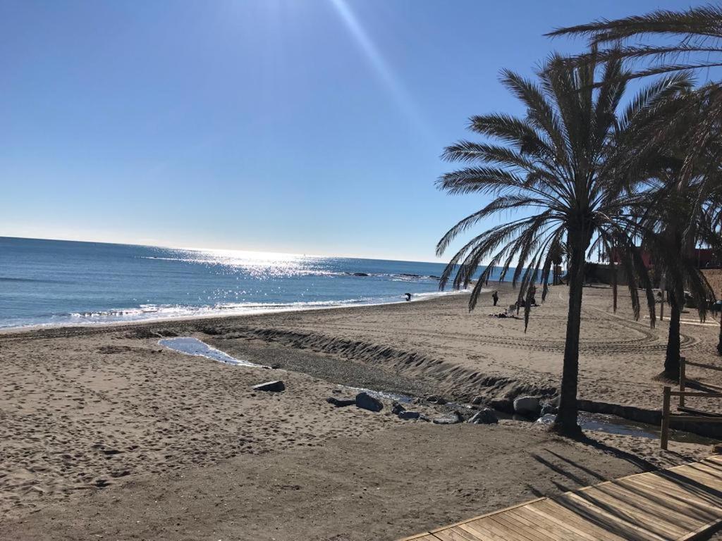 Estudio recién reformado en primera línea de playa Apartamento Benalmádena Exterior foto