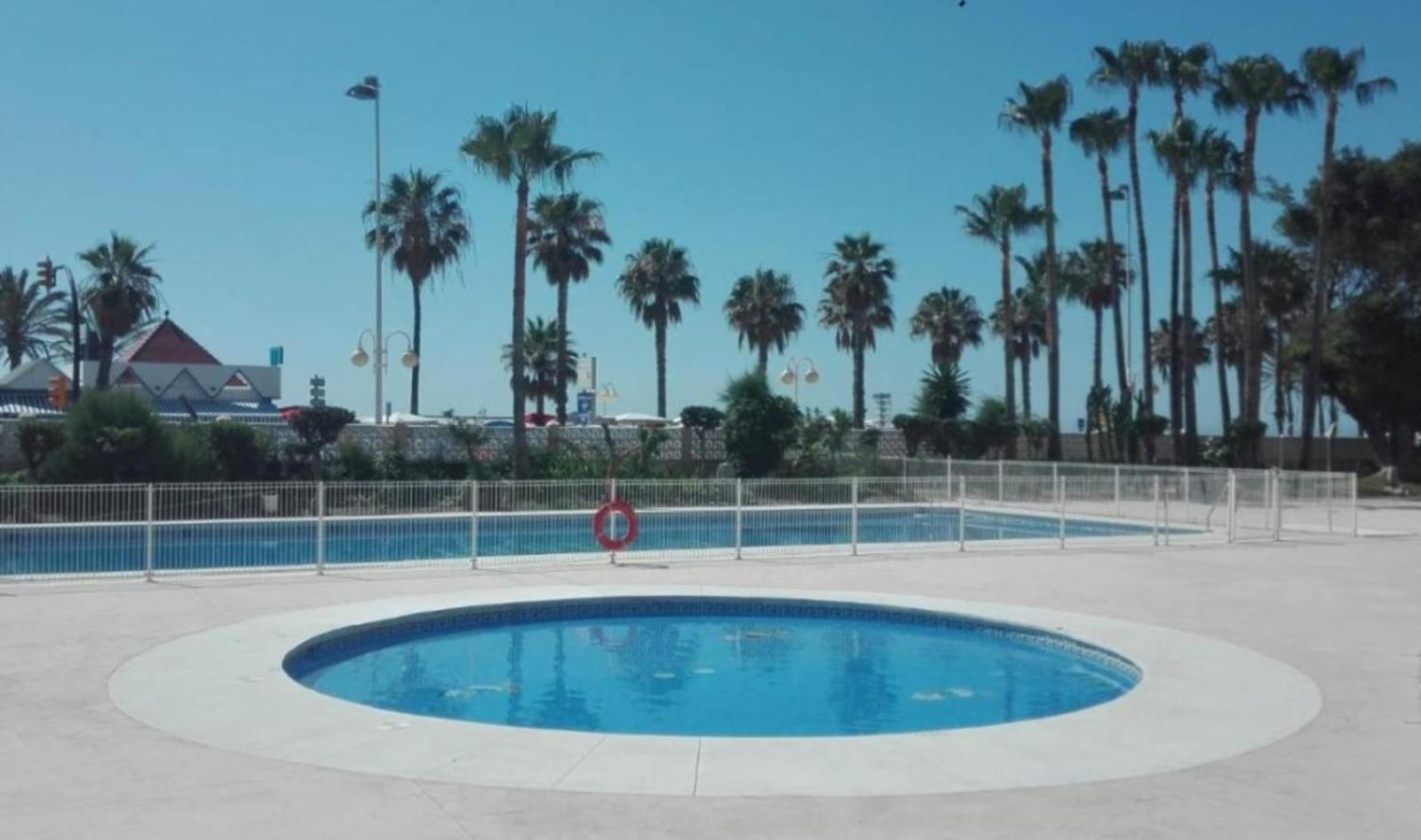 Estudio recién reformado en primera línea de playa Apartamento Benalmádena Exterior foto