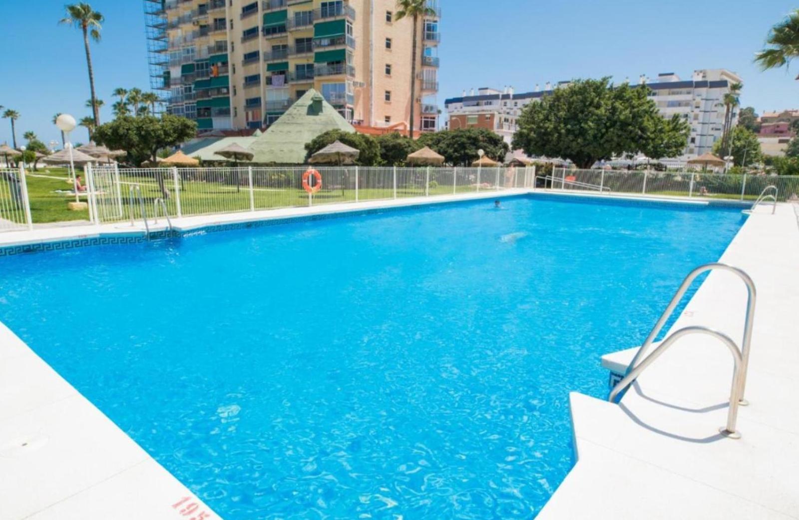 Estudio recién reformado en primera línea de playa Apartamento Benalmádena Exterior foto